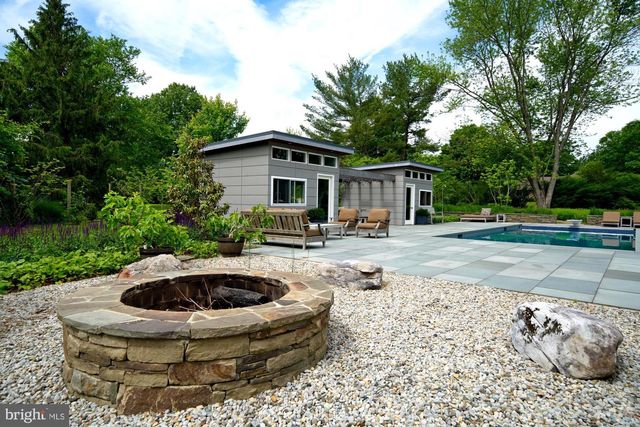 3 WESTERN PINE ST, Pennington, NJ 08534