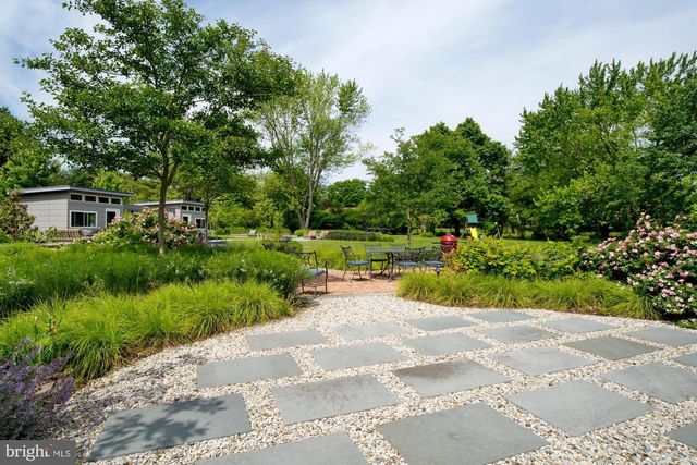 3 WESTERN PINE ST, Pennington, NJ 08534