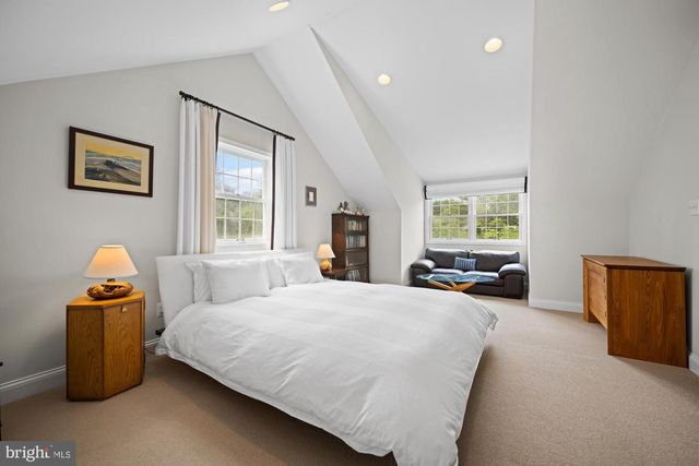 3 WESTERN PINE ST, Pennington, NJ 08534