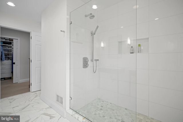 3 WESTERN PINE ST, Pennington, NJ 08534