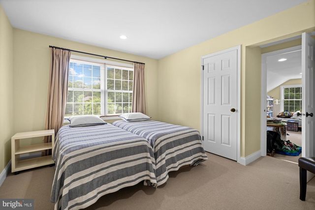 3 WESTERN PINE ST, Pennington, NJ 08534