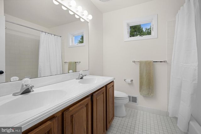 3 WESTERN PINE ST, Pennington, NJ 08534