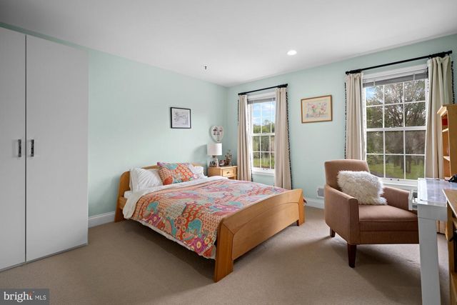 3 WESTERN PINE ST, Pennington, NJ 08534