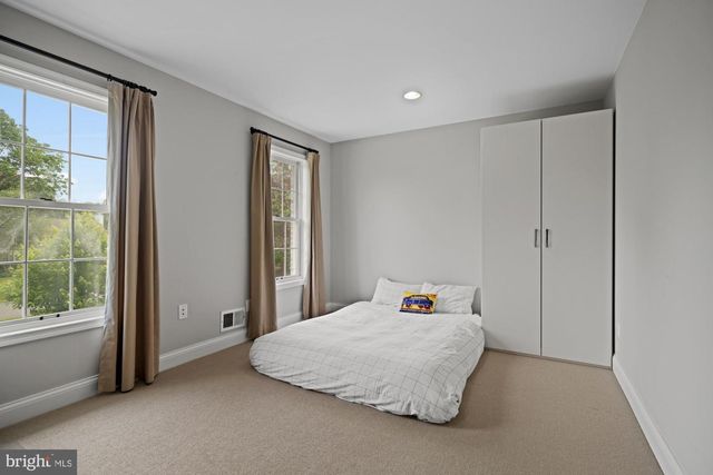 3 WESTERN PINE ST, Pennington, NJ 08534