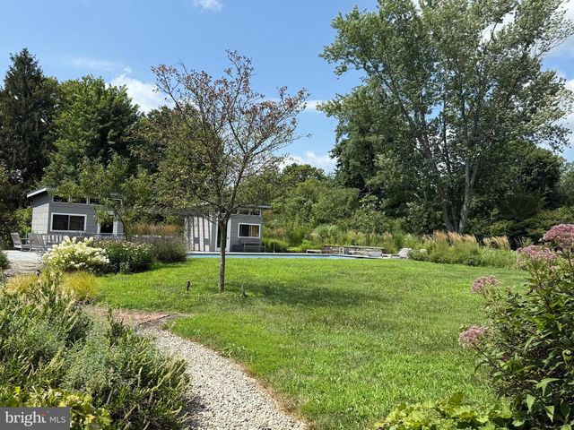 3 WESTERN PINE ST, Pennington, NJ 08534