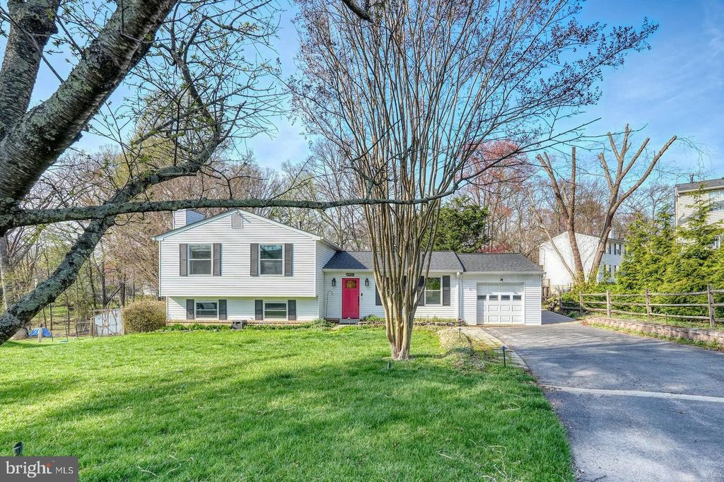 Image 1 of property listing at 8926 BLUE SMOKE DR, Gaithersburg, MD 20879