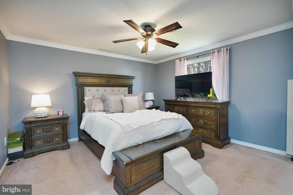 Image 11 of property listing at 8926 BLUE SMOKE DR, Gaithersburg, MD 20879