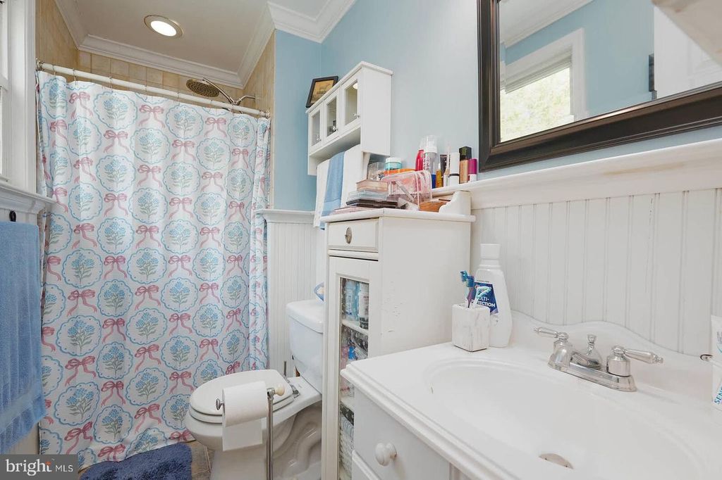 Image 13 of property listing at 8926 BLUE SMOKE DR, Gaithersburg, MD 20879