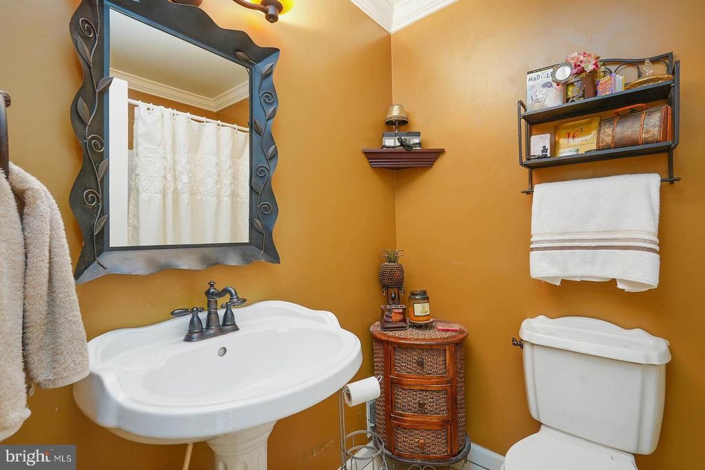 Image 16 of property listing at 8926 BLUE SMOKE DR, Gaithersburg, MD 20879