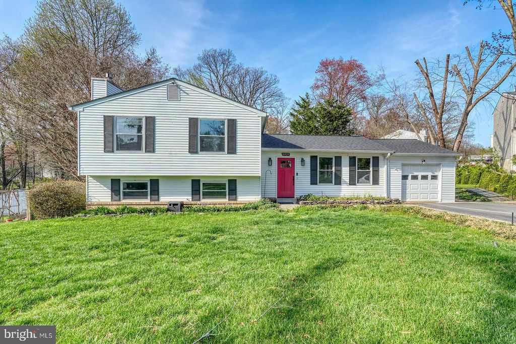 Image 2 of property listing at 8926 BLUE SMOKE DR, Gaithersburg, MD 20879