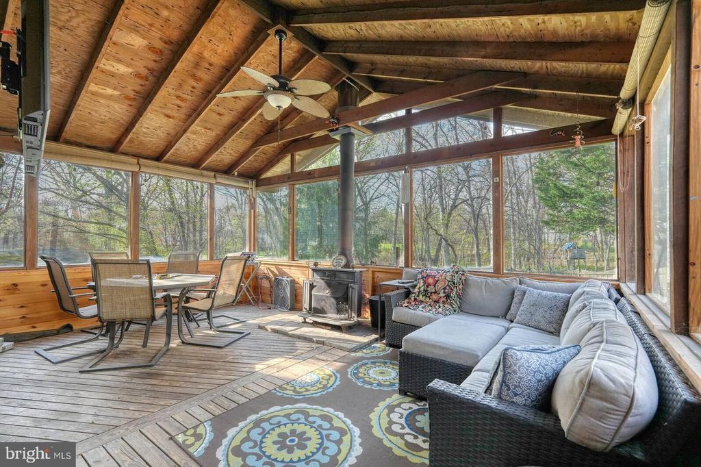 Image 20 of property listing at 8926 BLUE SMOKE DR, Gaithersburg, MD 20879