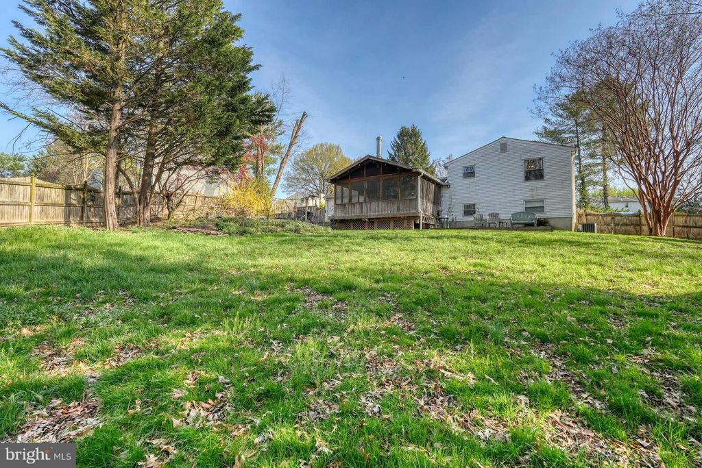 Image 27 of property listing at 8926 BLUE SMOKE DR, Gaithersburg, MD 20879