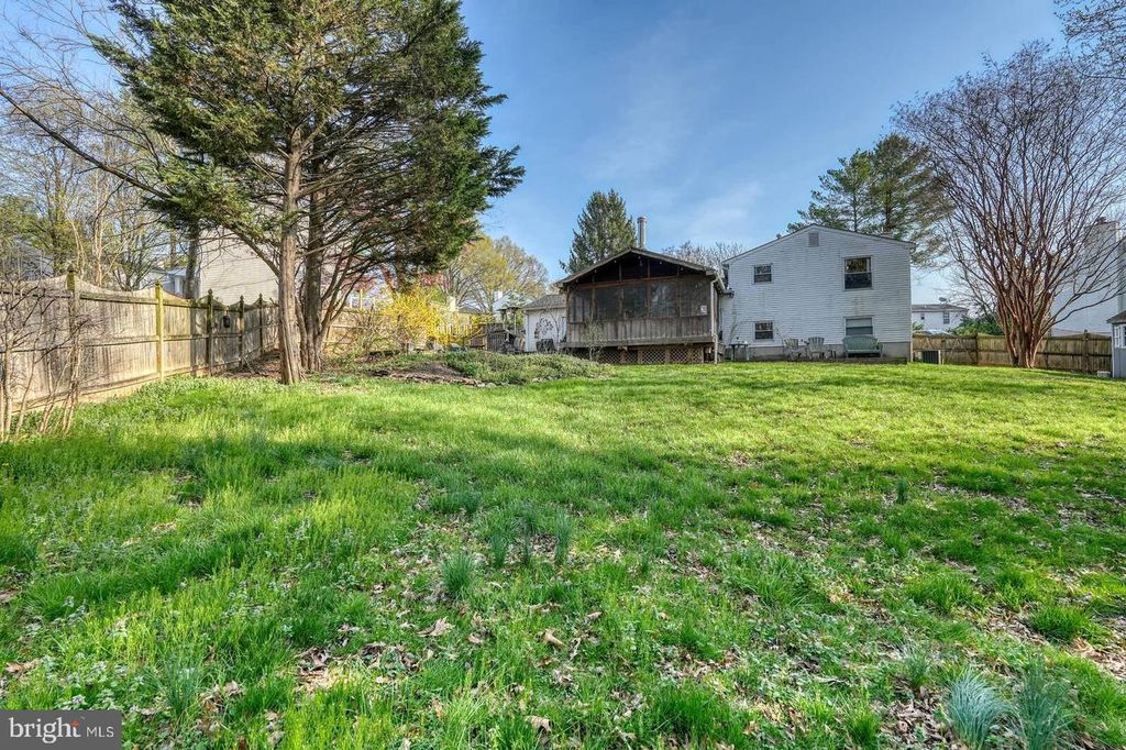 Image 28 of property listing at 8926 BLUE SMOKE DR, Gaithersburg, MD 20879