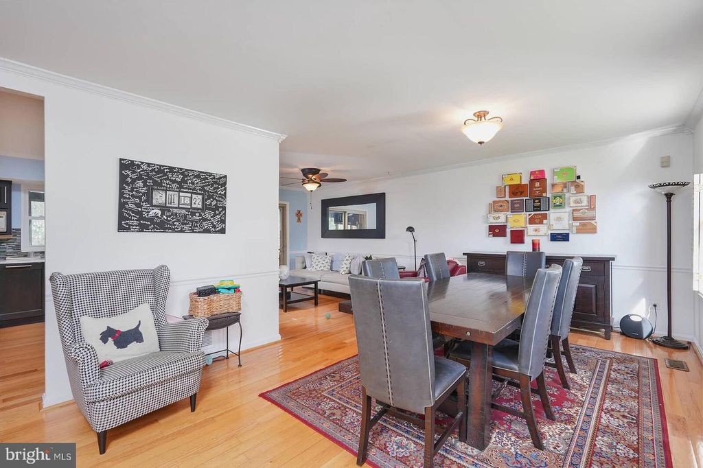 Image 4 of property listing at 8926 BLUE SMOKE DR, Gaithersburg, MD 20879