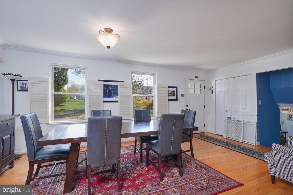 Image 6 of property listing at 8926 BLUE SMOKE DR, Gaithersburg, MD 20879