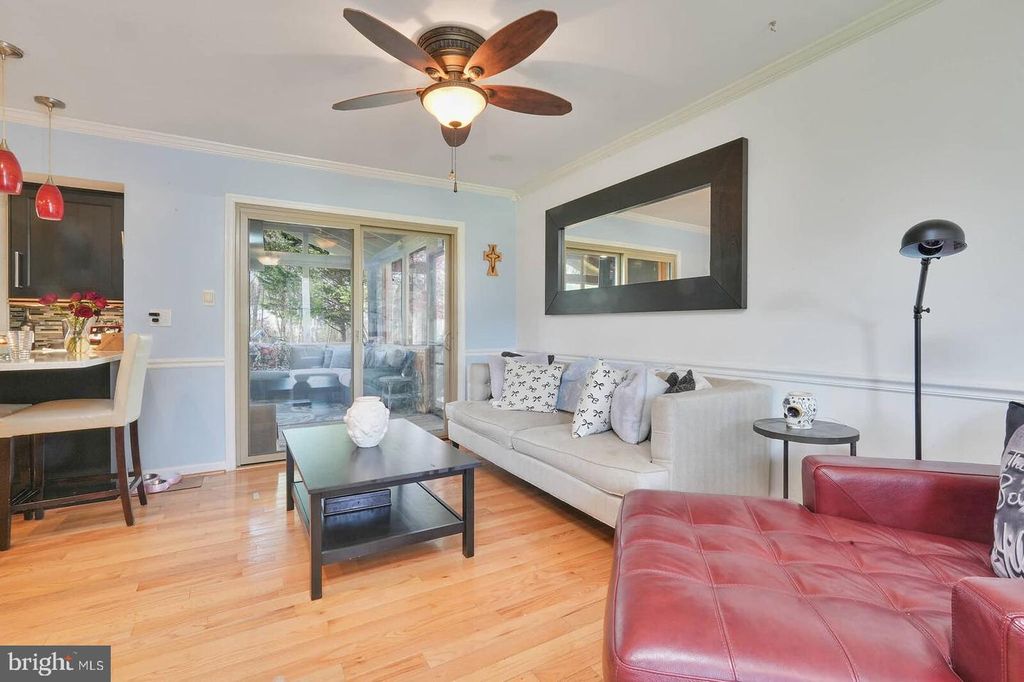 Image 7 of property listing at 8926 BLUE SMOKE DR, Gaithersburg, MD 20879