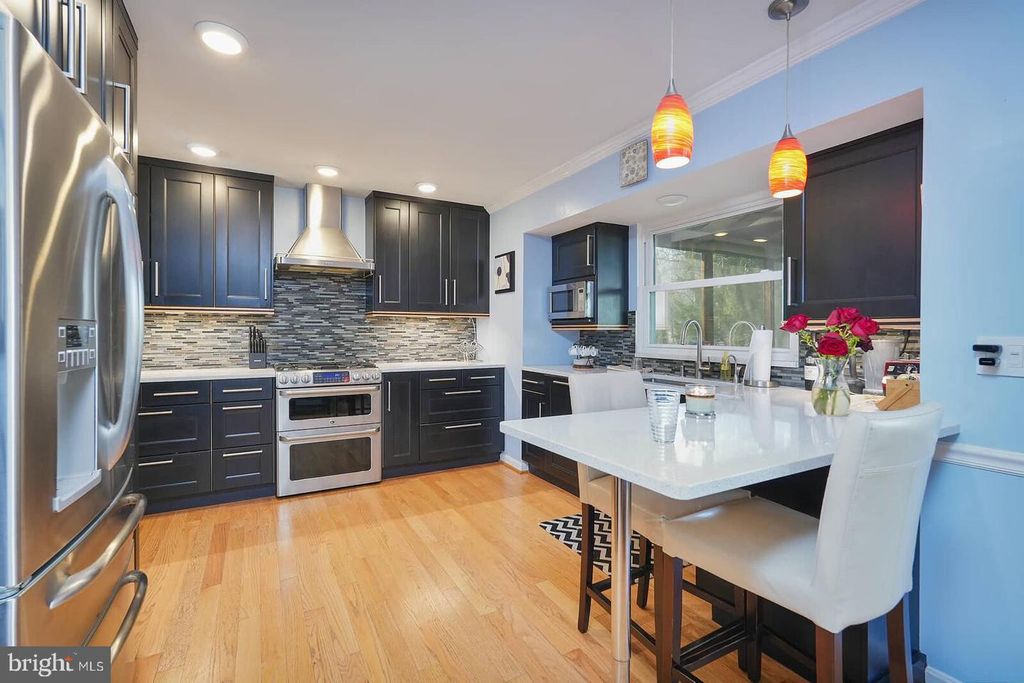 Image 8 of property listing at 8926 BLUE SMOKE DR, Gaithersburg, MD 20879