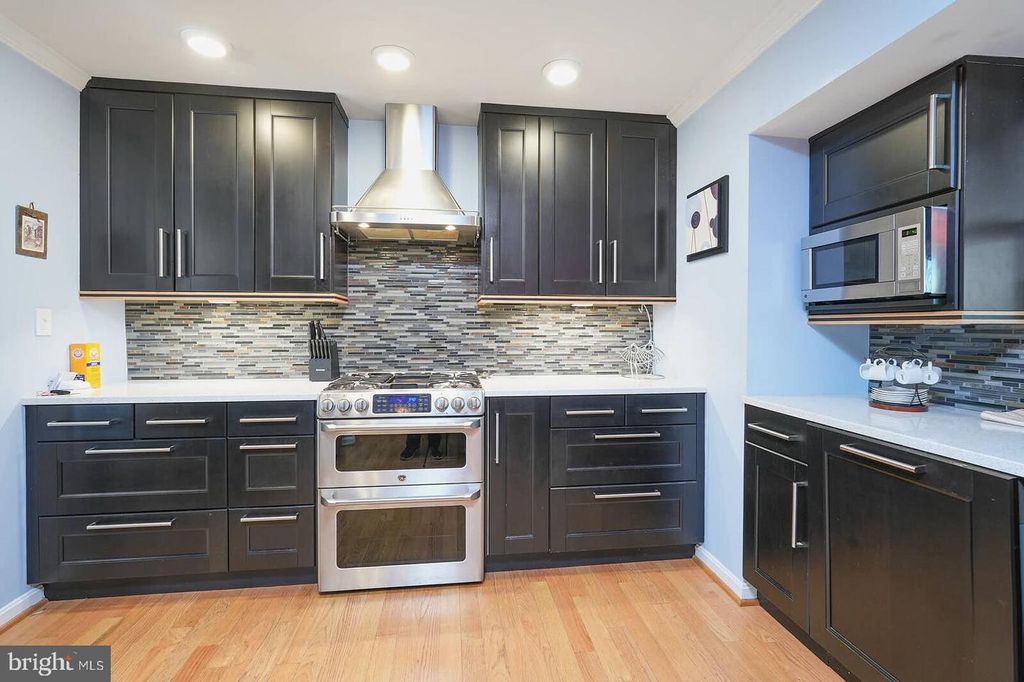 Image 9 of property listing at 8926 BLUE SMOKE DR, Gaithersburg, MD 20879