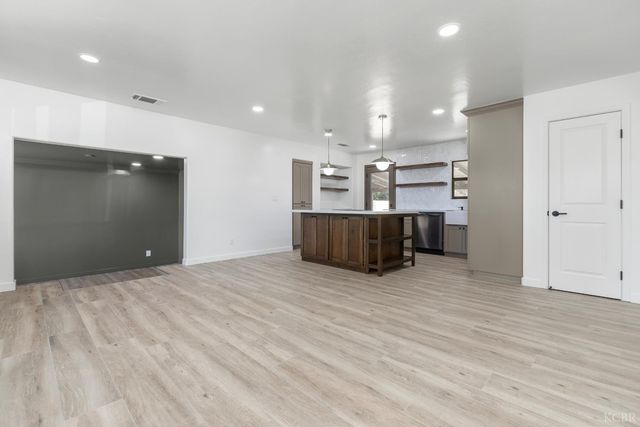 221 W Colonial Drive, Hanford, CA 93230
