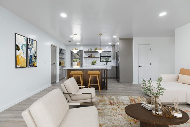 221 W Colonial Drive, Hanford, CA 93230