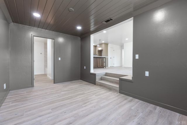 221 W Colonial Drive, Hanford, CA 93230