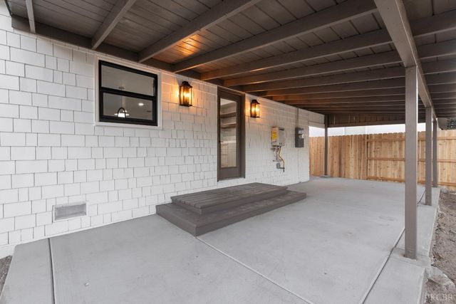 221 W Colonial Drive, Hanford, CA 93230