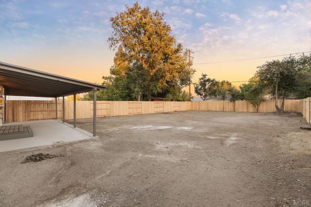 221 W Colonial Drive, Hanford, CA 93230
