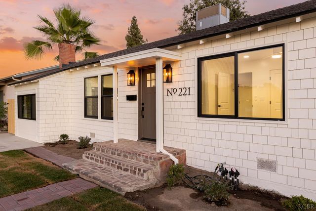 221 W Colonial Drive, Hanford, CA 93230