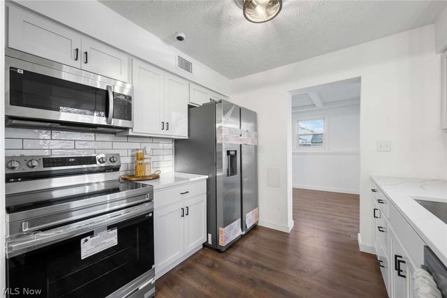 3041 Hudson Drive, Cuyahoga Falls, OH 44221