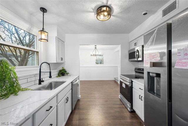 3041 Hudson Drive, Cuyahoga Falls, OH 44221