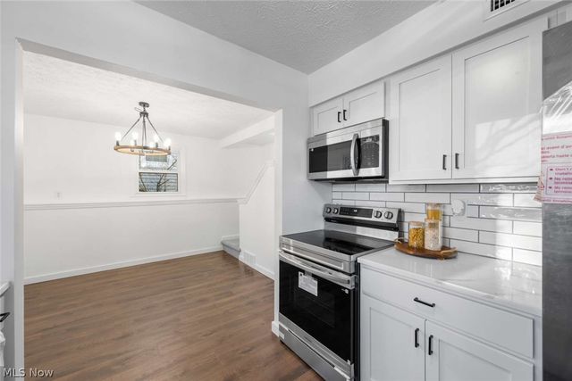 3041 Hudson Drive, Cuyahoga Falls, OH 44221