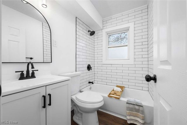 3041 Hudson Drive, Cuyahoga Falls, OH 44221