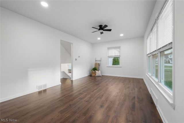 3041 Hudson Drive, Cuyahoga Falls, OH 44221