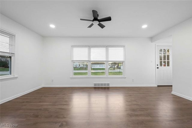 3041 Hudson Drive, Cuyahoga Falls, OH 44221