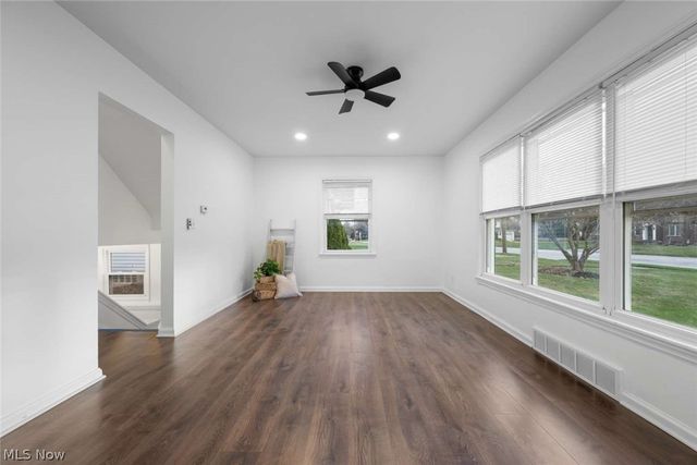 3041 Hudson Drive, Cuyahoga Falls, OH 44221