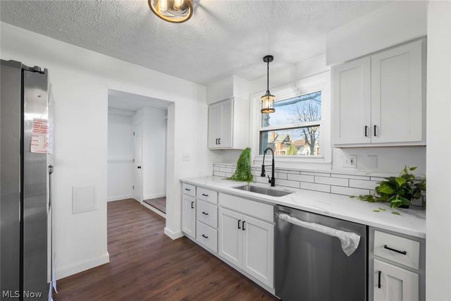 3041 Hudson Drive, Cuyahoga Falls, OH 44221