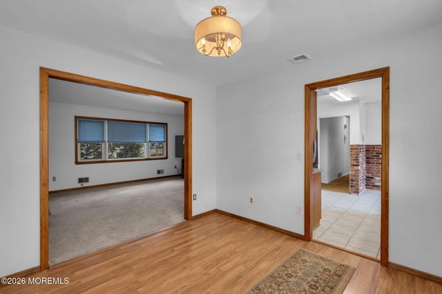 35 Williamsburg Drive, Toms River, NJ 08755