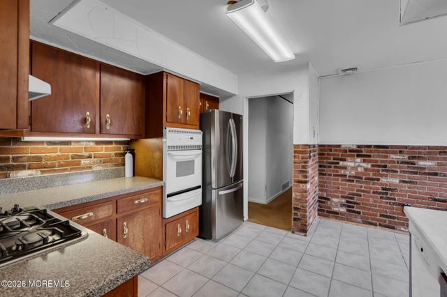 35 Williamsburg Drive, Toms River, NJ 08755