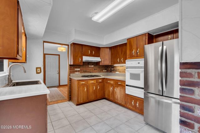 35 Williamsburg Drive, Toms River, NJ 08755