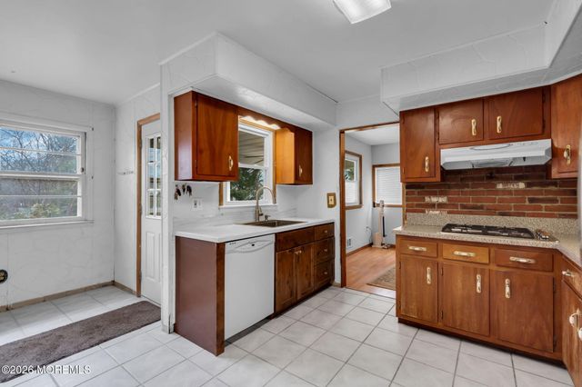 35 Williamsburg Drive, Toms River, NJ 08755