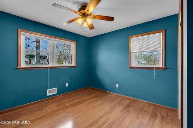 35 Williamsburg Drive, Toms River, NJ 08755