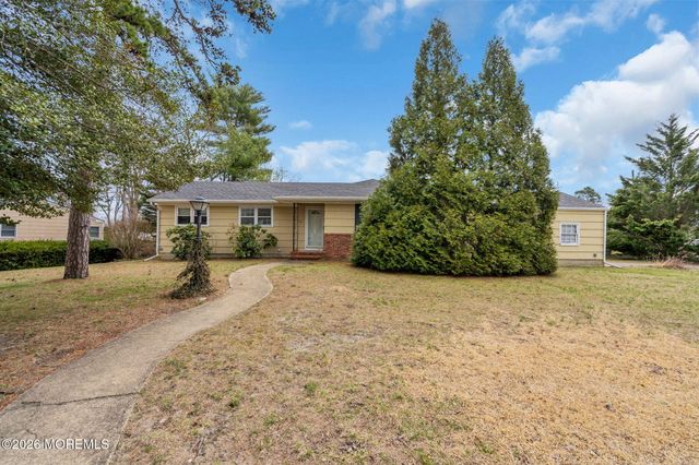 35 Williamsburg Drive, Toms River, NJ 08755