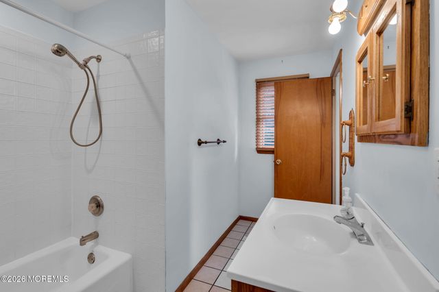 35 Williamsburg Drive, Toms River, NJ 08755