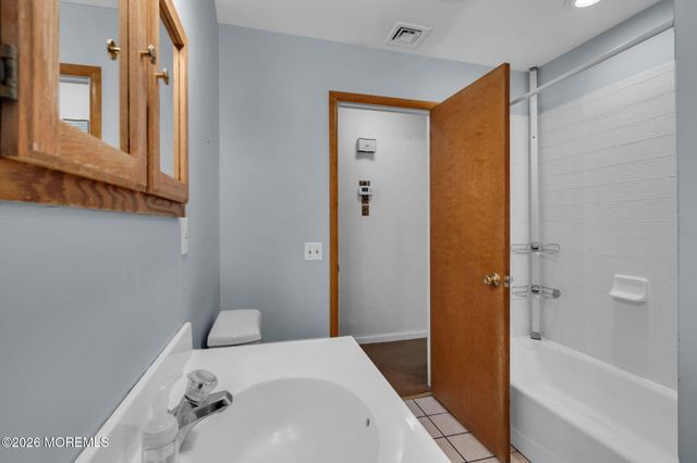 35 Williamsburg Drive, Toms River, NJ 08755