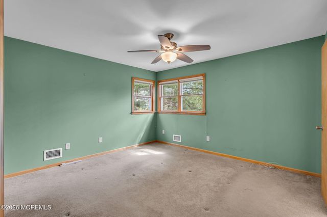 35 Williamsburg Drive, Toms River, NJ 08755