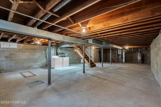 35 Williamsburg Drive, Toms River, NJ 08755