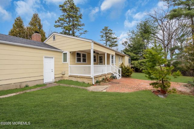 35 Williamsburg Drive, Toms River, NJ 08755