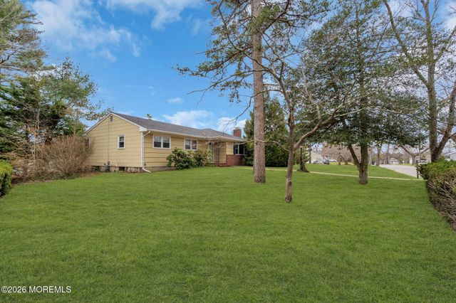 35 Williamsburg Drive, Toms River, NJ 08755