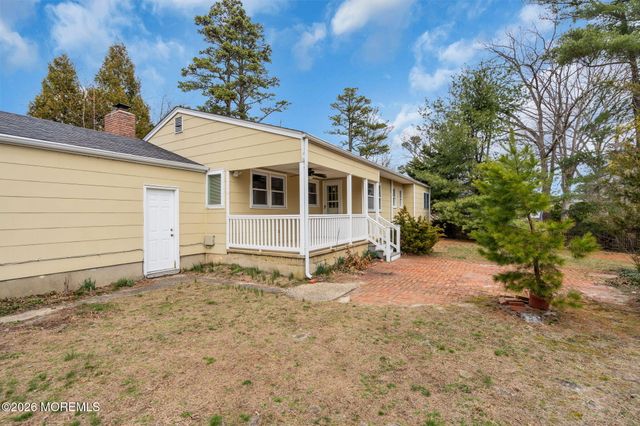 35 Williamsburg Drive, Toms River, NJ 08755