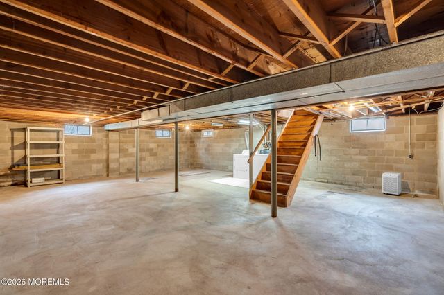 35 Williamsburg Drive, Toms River, NJ 08755